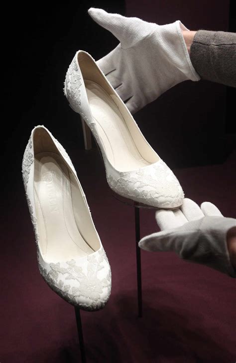 kate middleton wedding day shoes